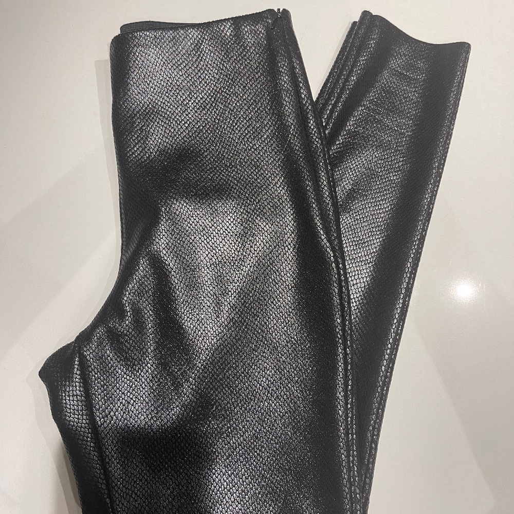 Women’s Zara leggings